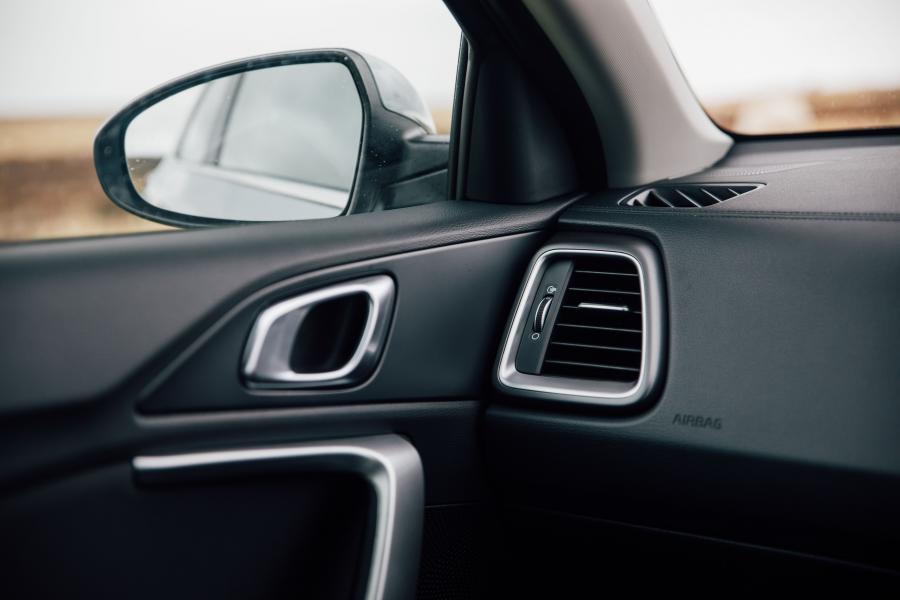 Детали интерьера Kia XCeed 1.0 T-GDi 2019 года  (UK) (фото 74 из 91)